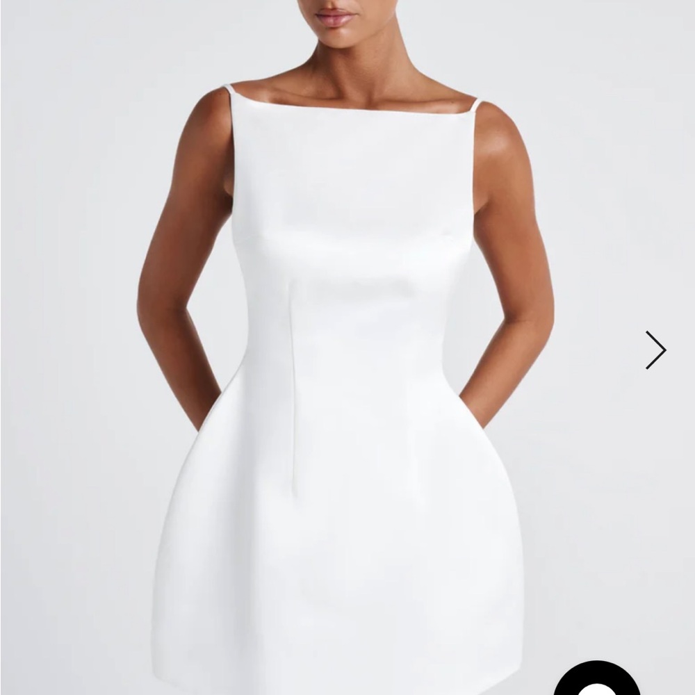 Elegant White Mini Dress with Boat Neck